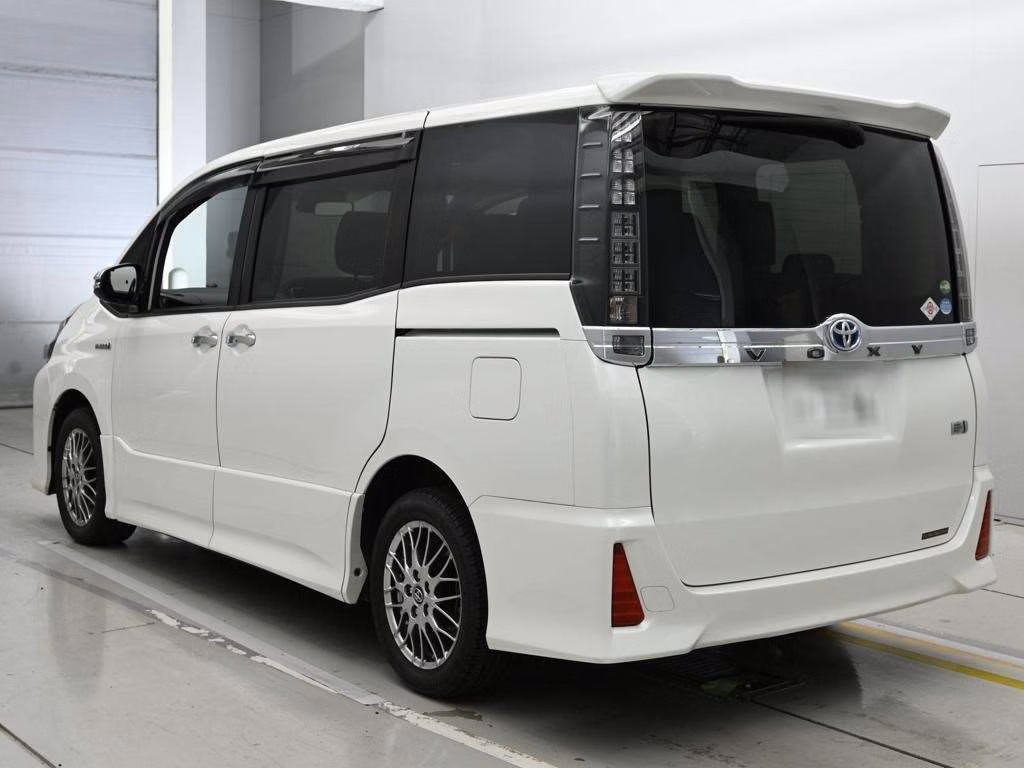 TOYOTA VOXY
