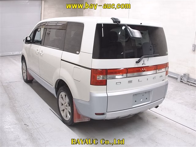 MITSUBISHI DELICA D:5