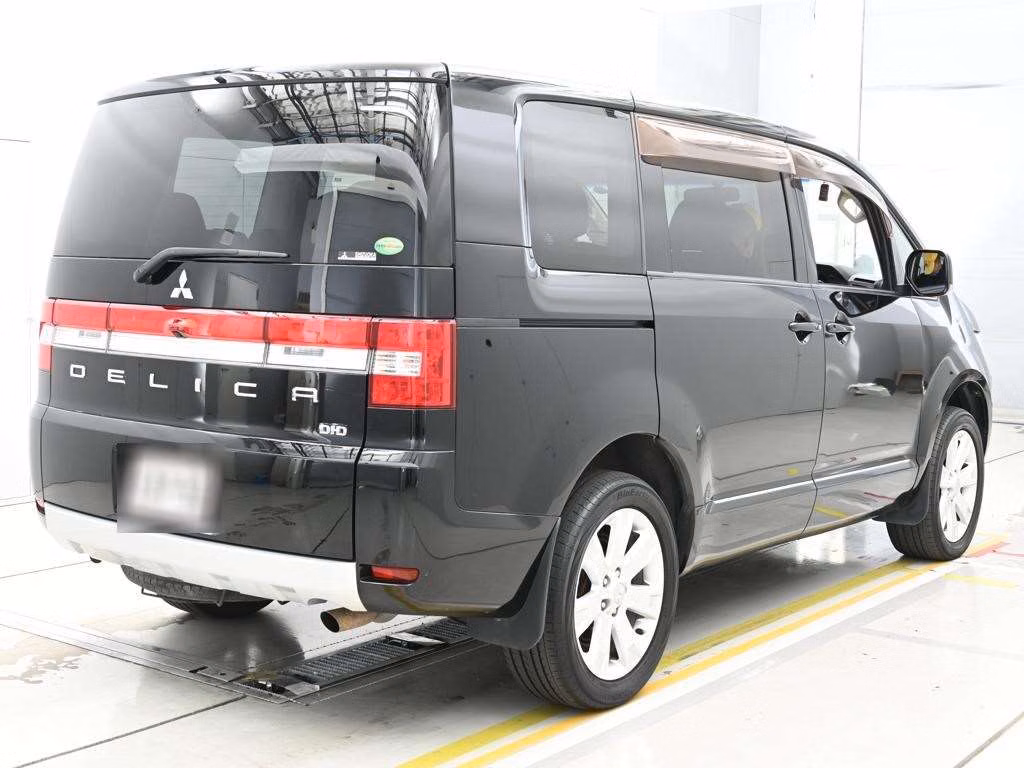 MITSUBISHI DELICA D:5