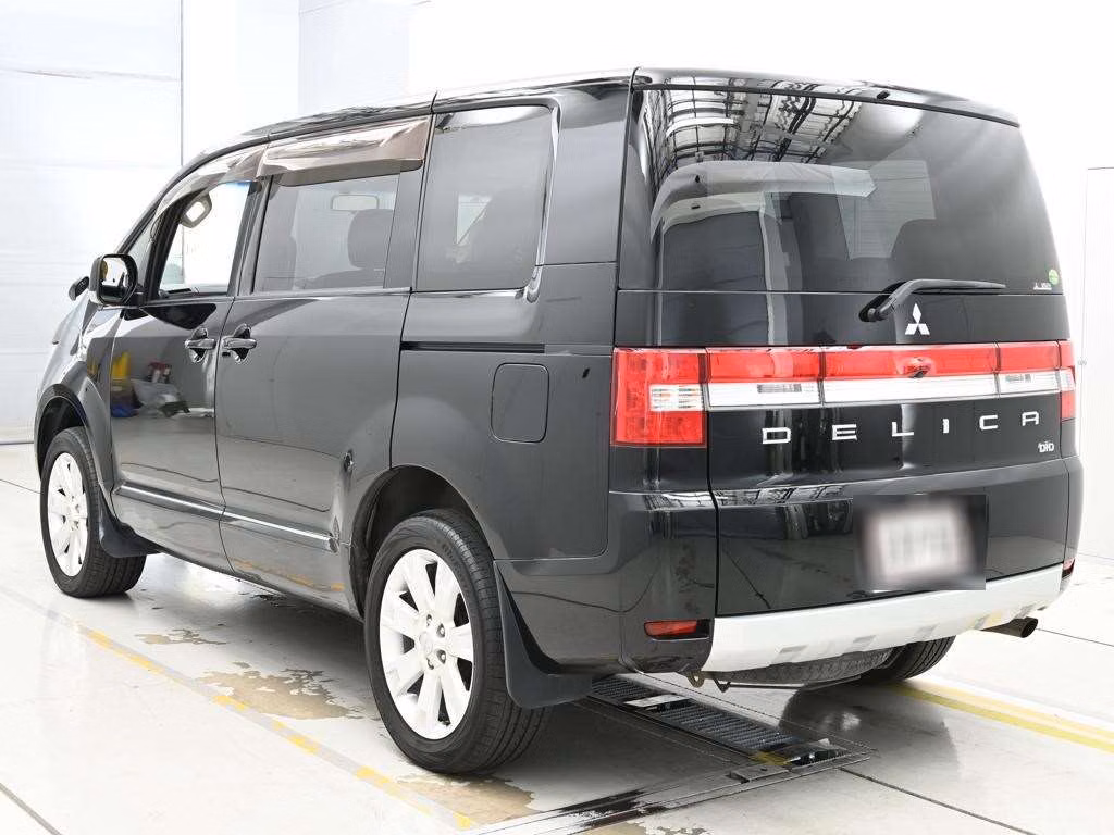 MITSUBISHI DELICA D:5