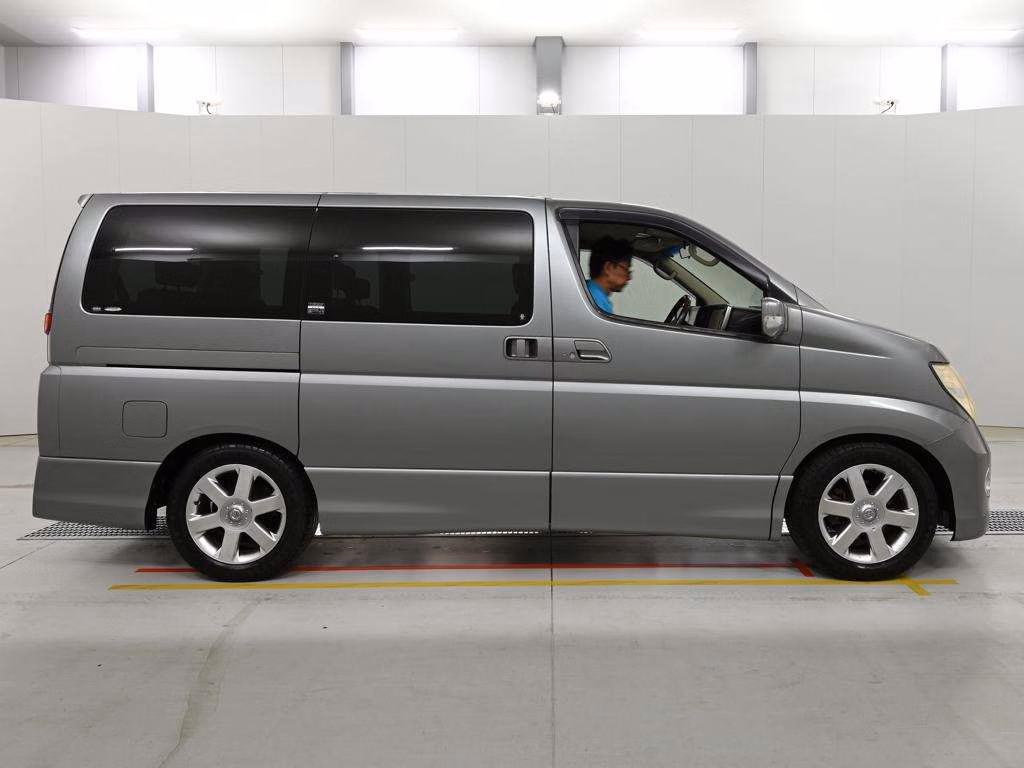 NISSAN ELGRAND