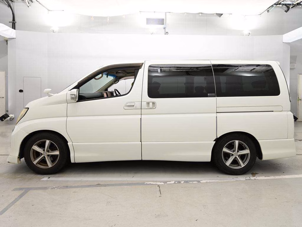 NISSAN ELGRAND