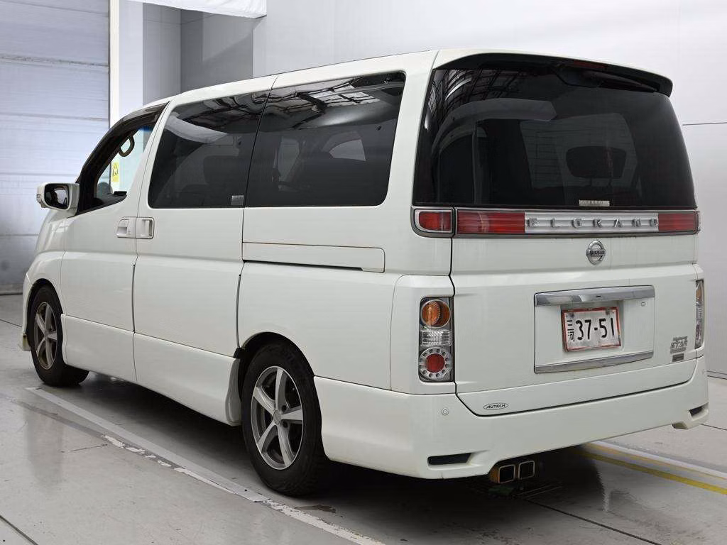NISSAN ELGRAND