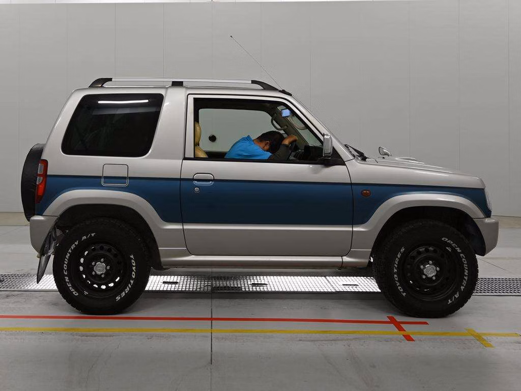MITSUBISHI PAJERO MINI