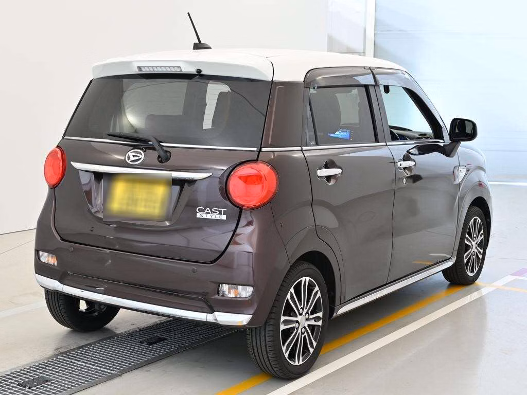 DAIHATSU CAST