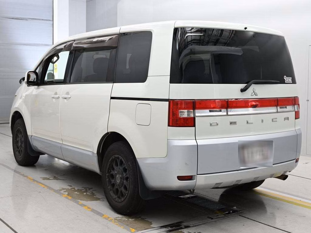 MITSUBISHI DELICA D:5