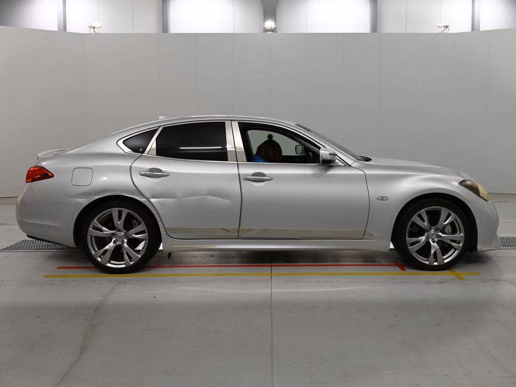 NISSAN FUGA
