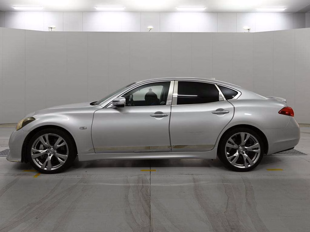 NISSAN FUGA