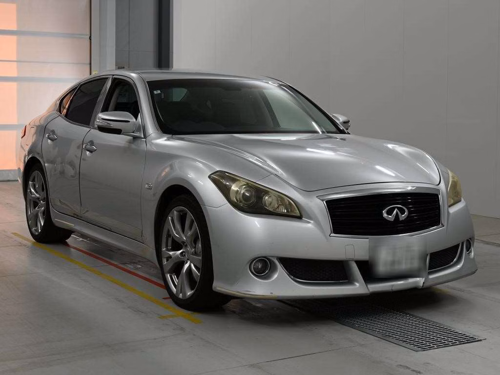 NISSAN FUGA