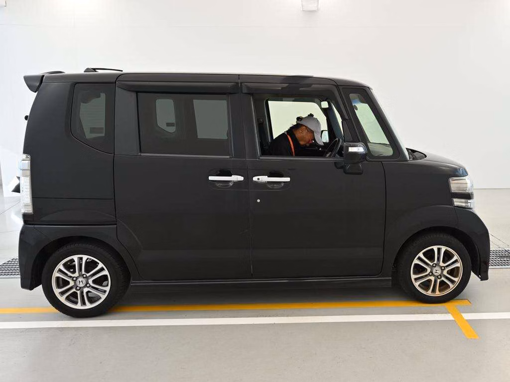 HONDA N-BOX