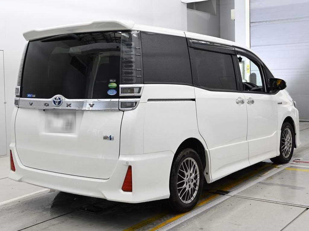 TOYOTA VOXY