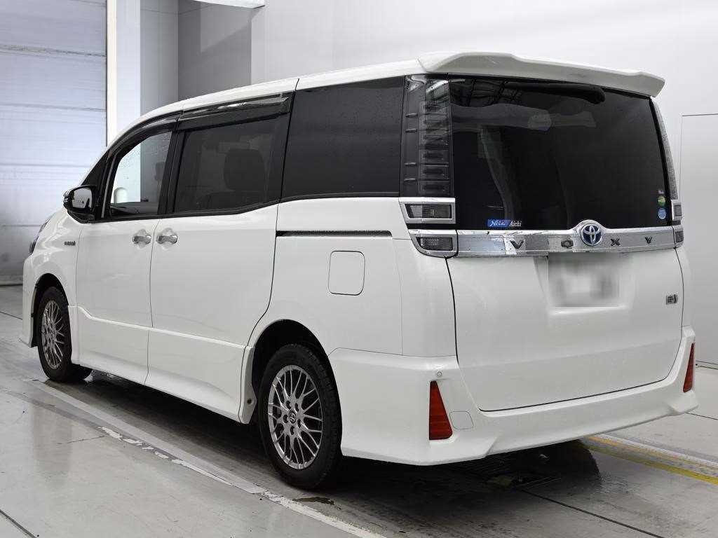 TOYOTA VOXY