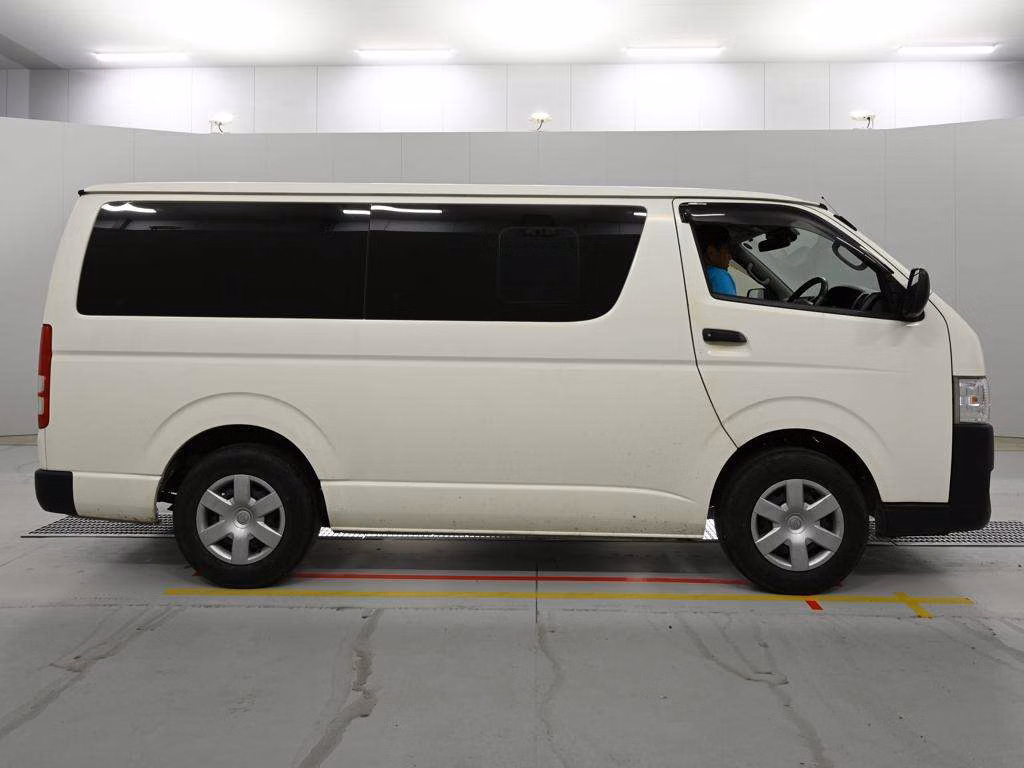 TOYOTA REGIUS ACE