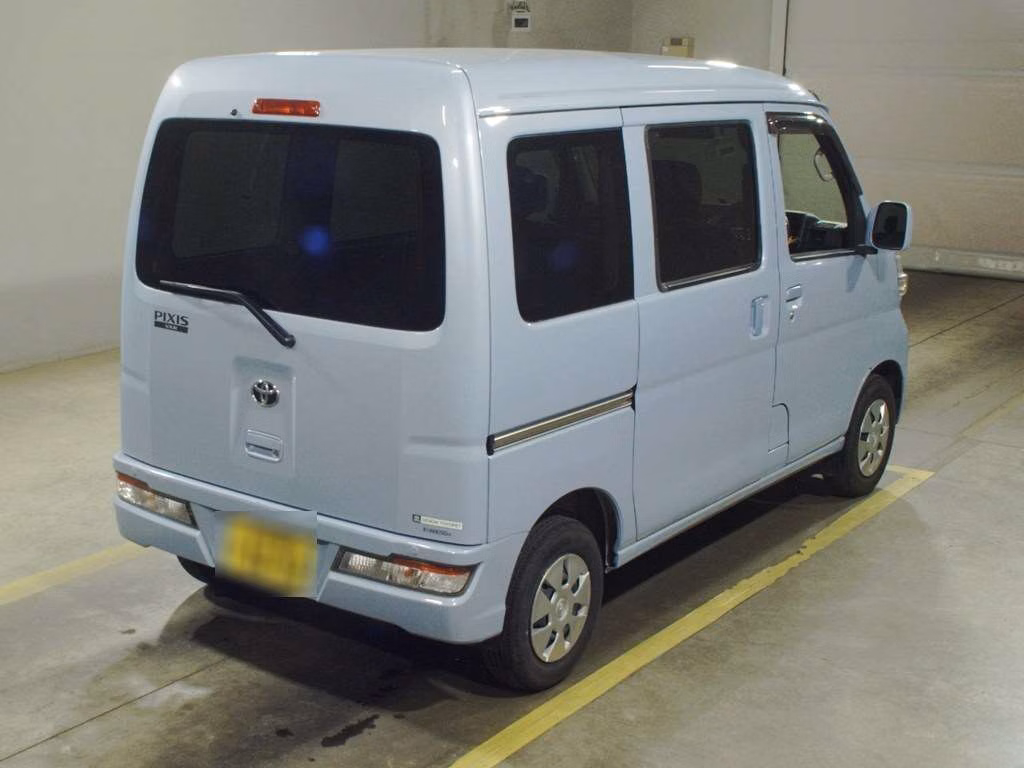 TOYOTA PIXIS VAN