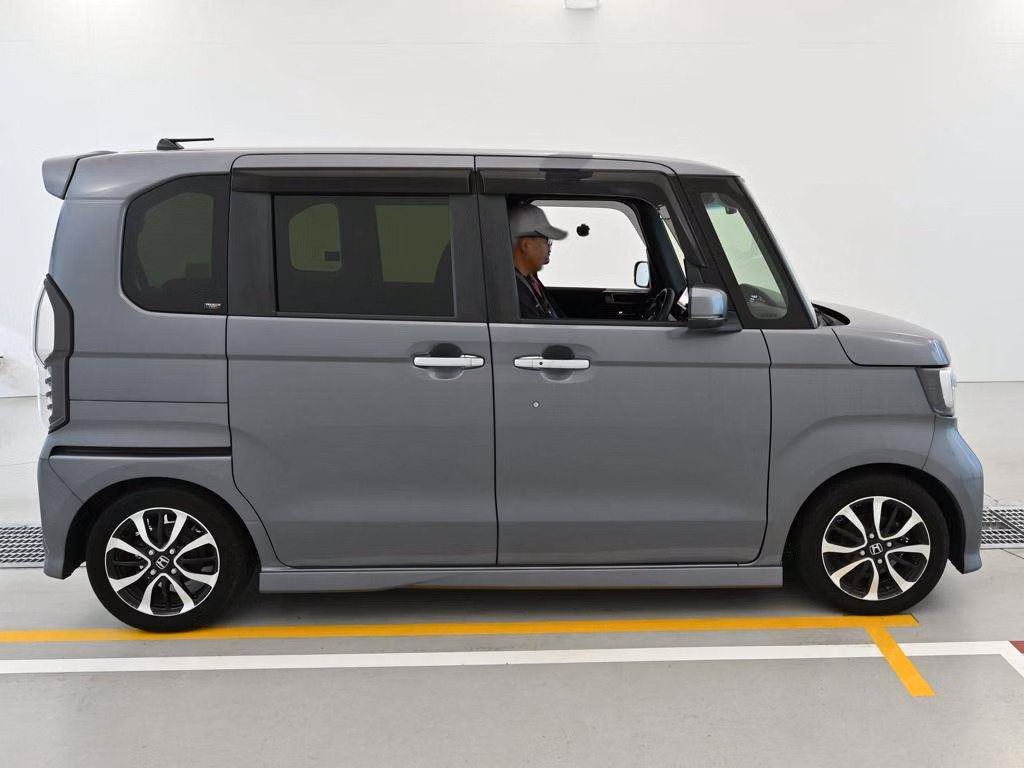 HONDA N-BOX