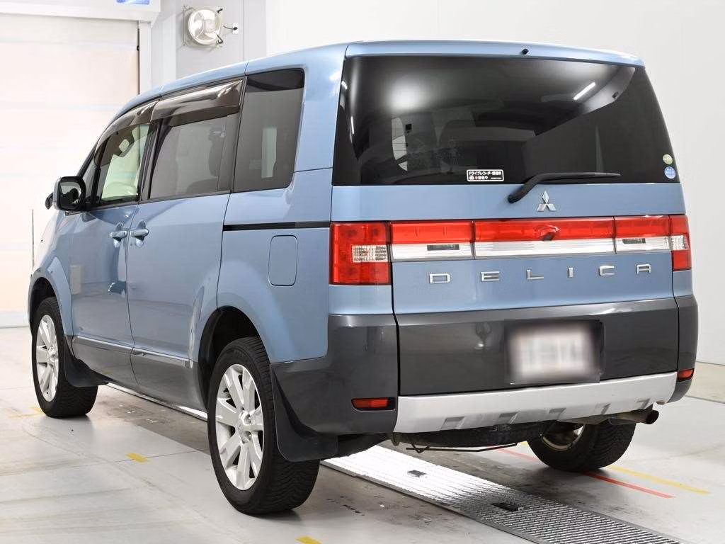MITSUBISHI DELICA D:5
