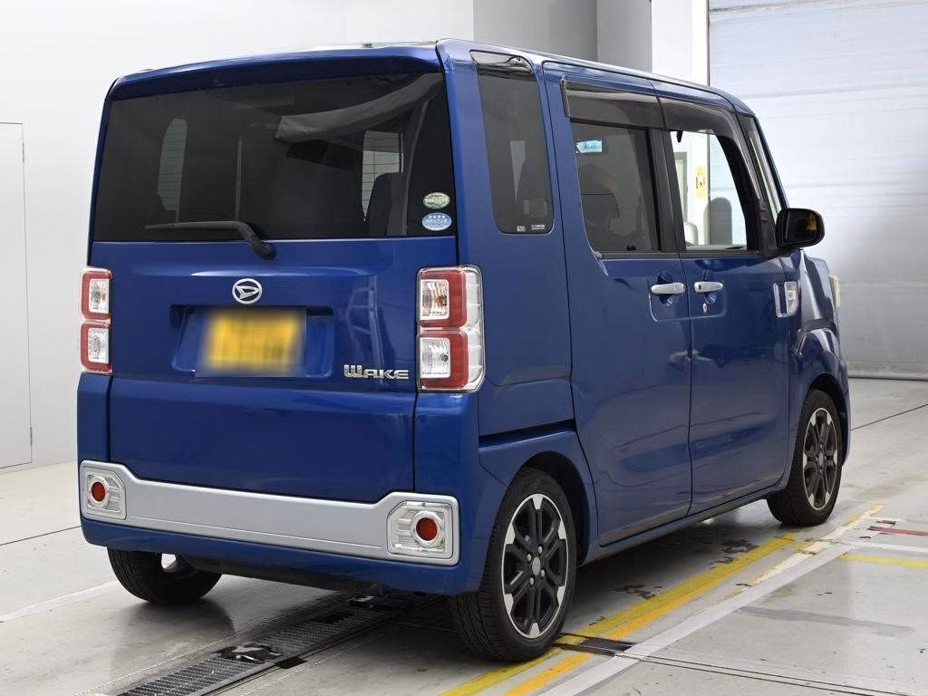 DAIHATSU WAKE