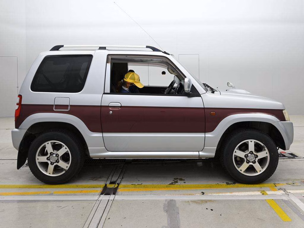 MITSUBISHI PAJERO MINI