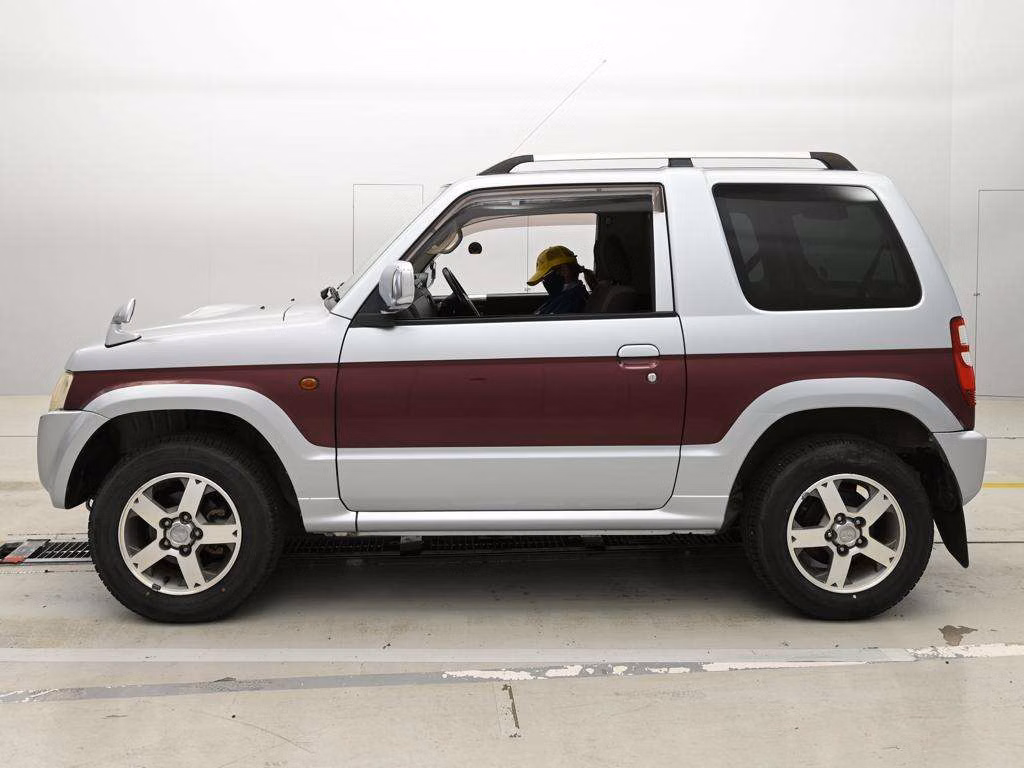 MITSUBISHI PAJERO MINI