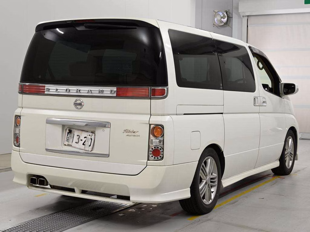 NISSAN ELGRAND