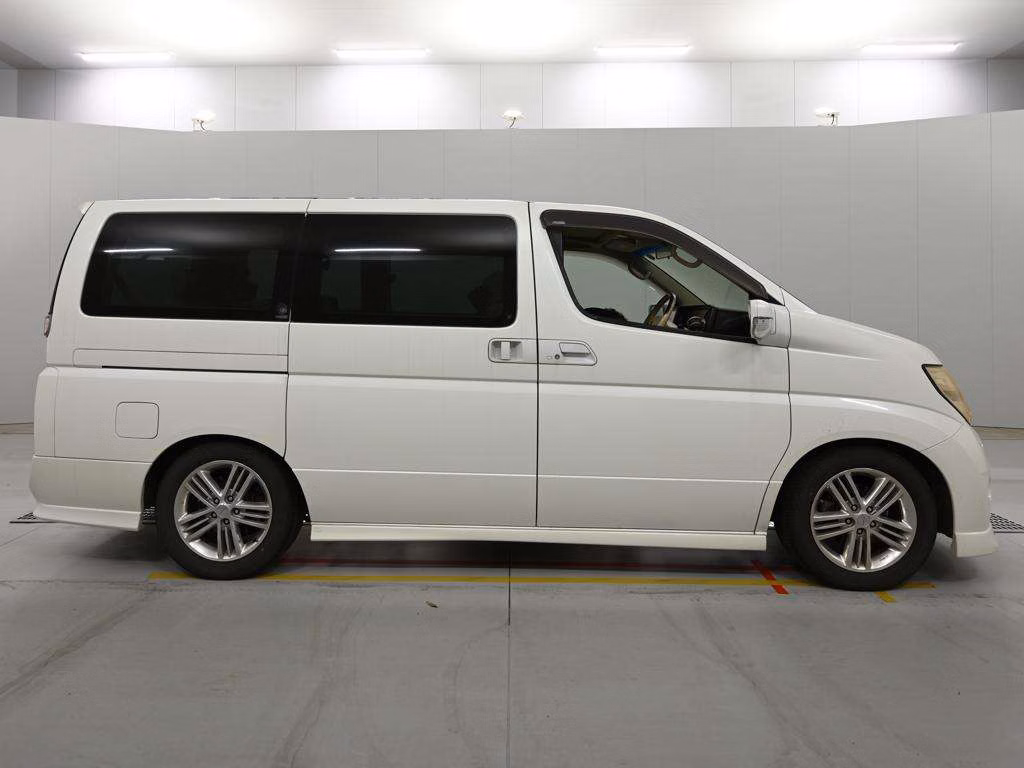 NISSAN ELGRAND