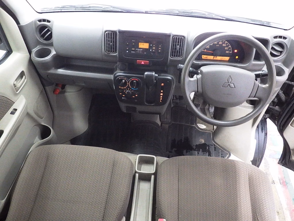 MITSUBISHI MINICAB
