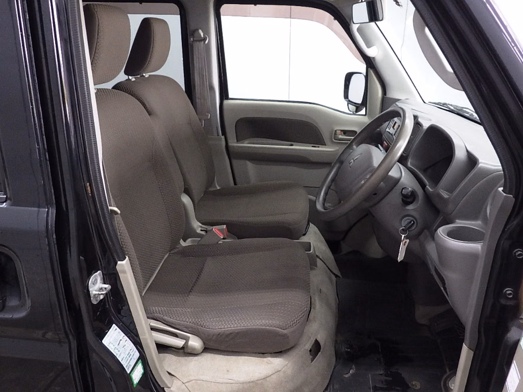 MITSUBISHI MINICAB