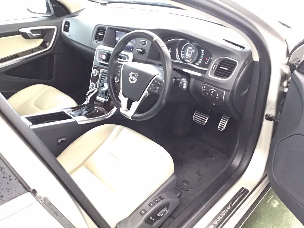 VOLVO V60