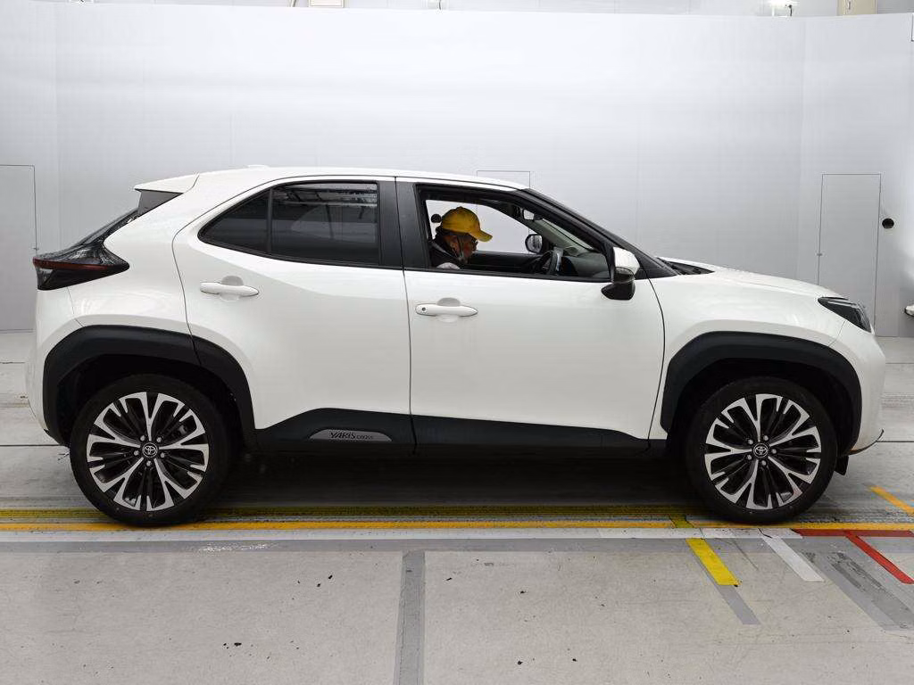 TOYOTA YARIS CROSS