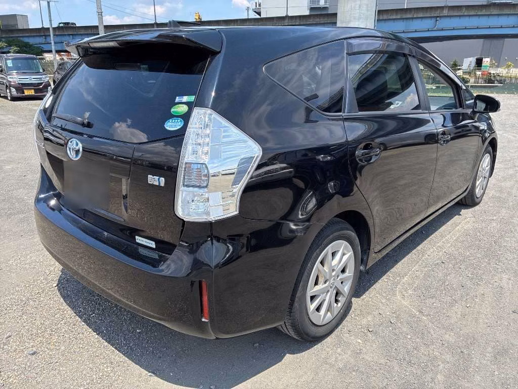 TOYOTA PRIUS ALPHA