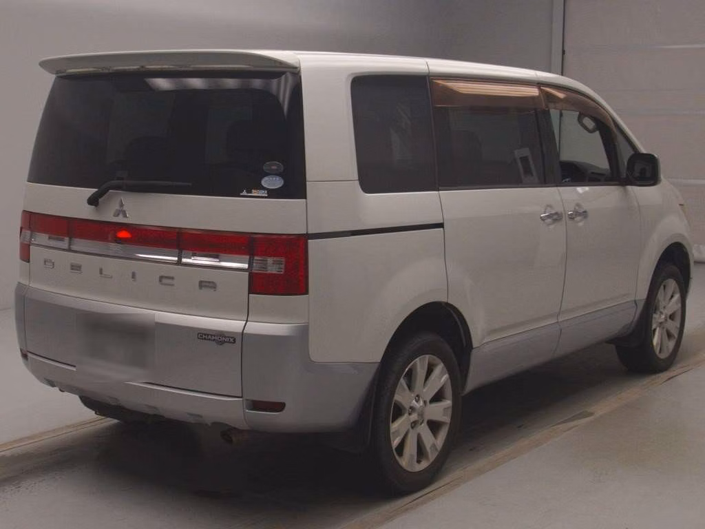 MITSUBISHI DELICA D:5