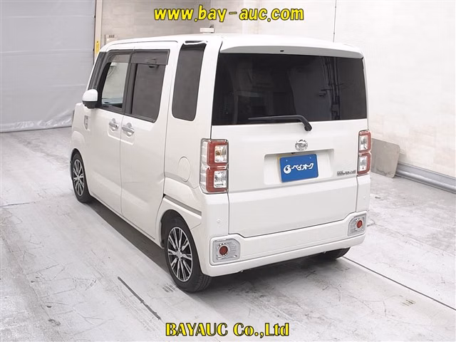 DAIHATSU WAKE