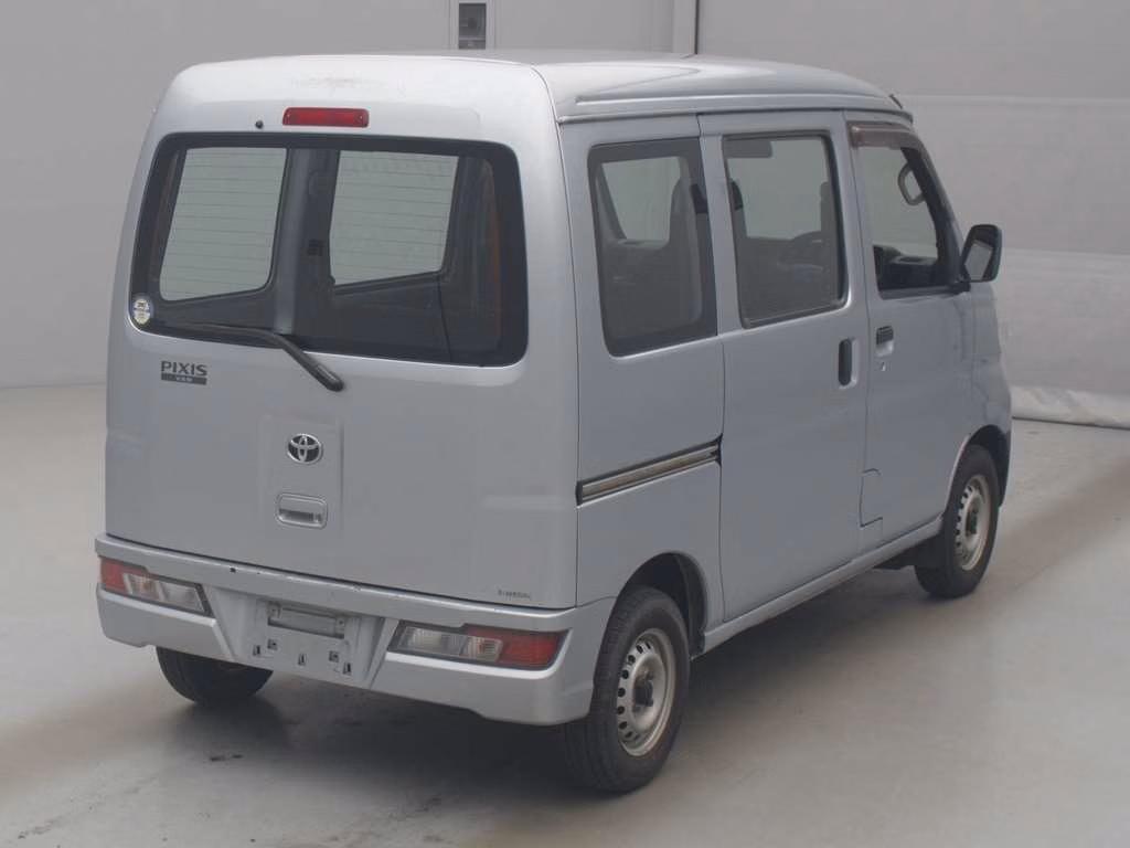 TOYOTA PIXIS VAN