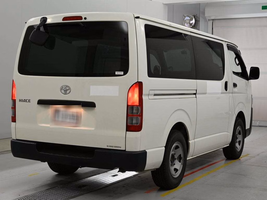 TOYOTA REGIUS ACE