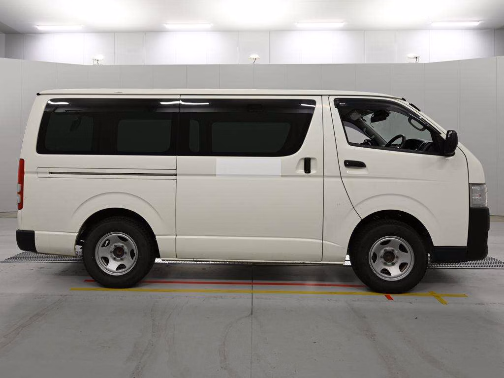 TOYOTA REGIUS ACE