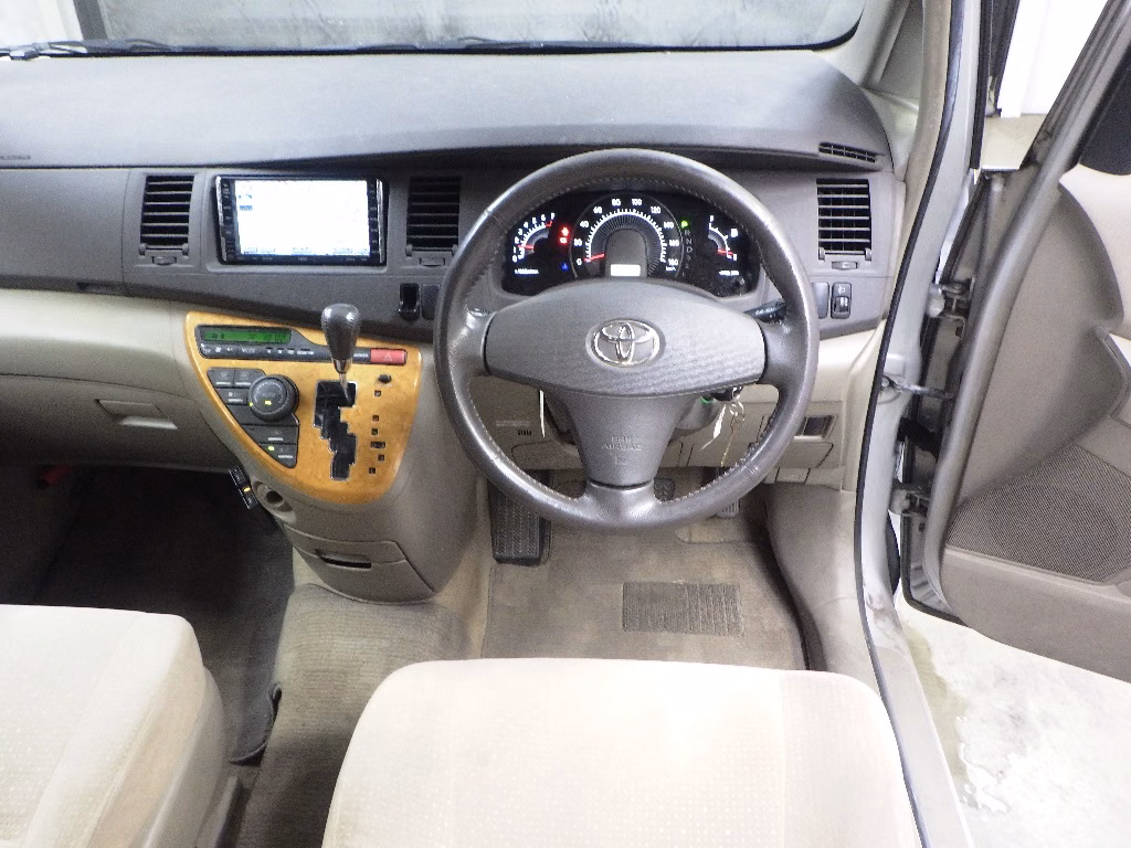 TOYOTA ISIS