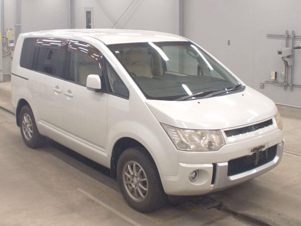 MITSUBISHI DELICA D:5
