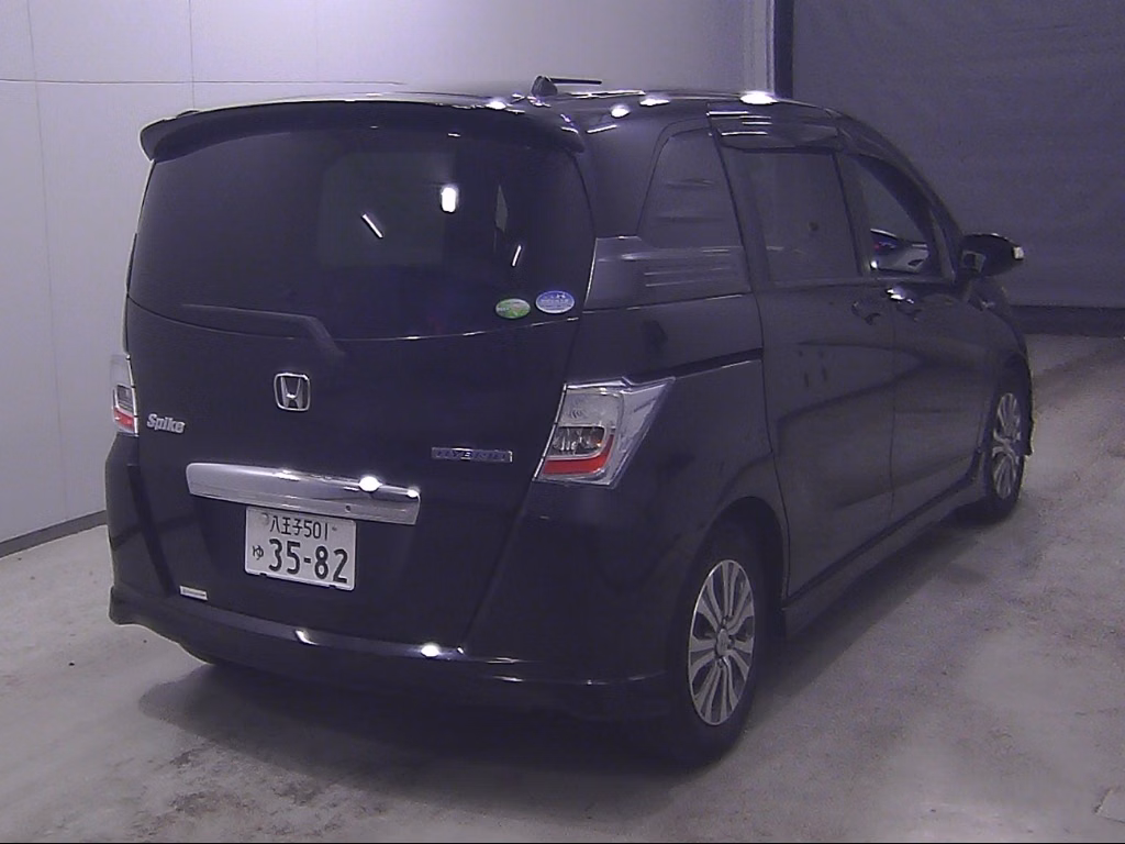 HONDA FREED SPIKE
