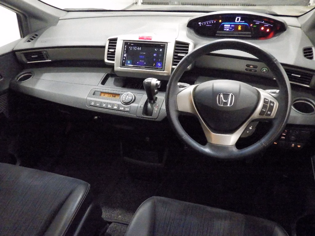 HONDA FREED SPIKE