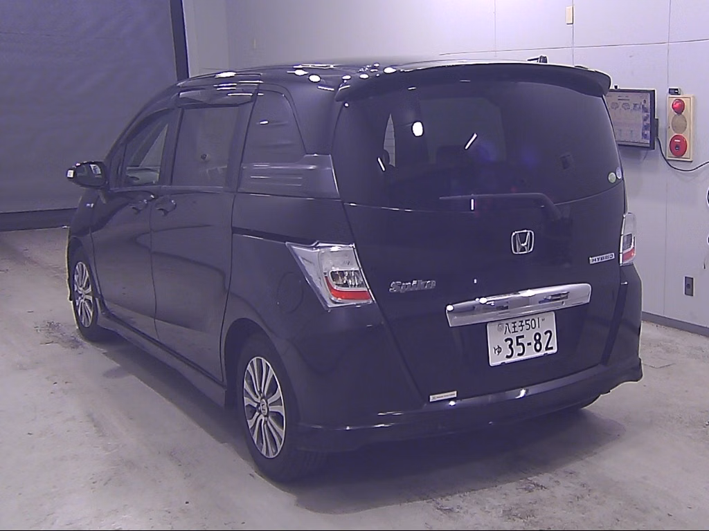 HONDA FREED SPIKE