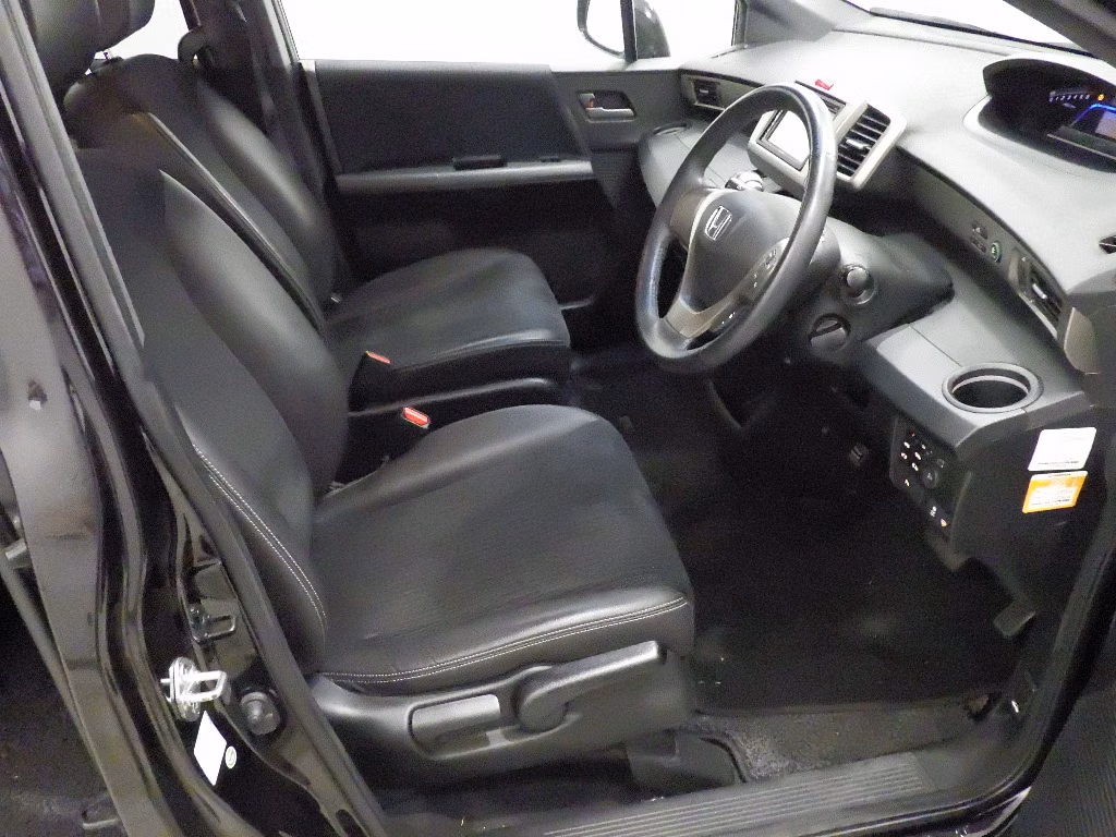 HONDA FREED SPIKE