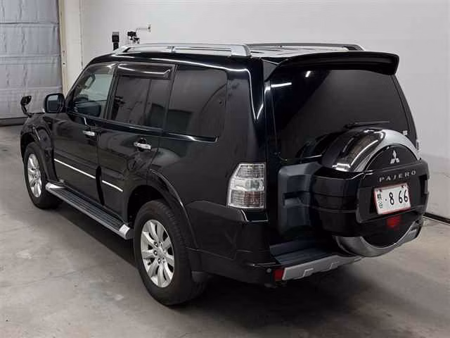 MITSUBISHI PAJERO