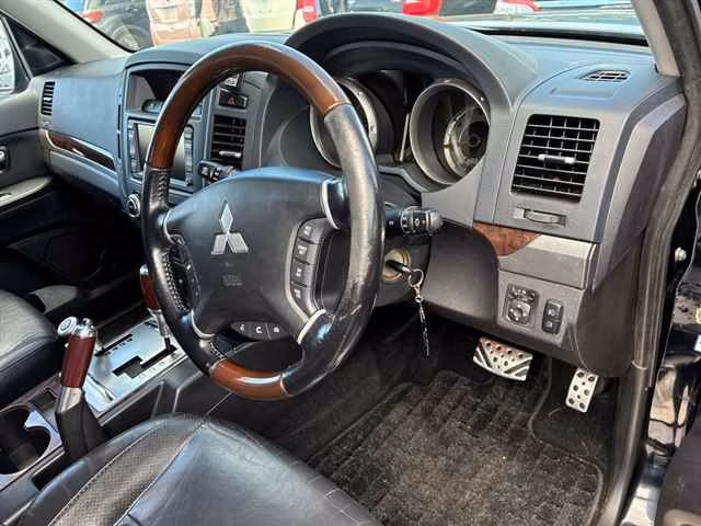 MITSUBISHI PAJERO