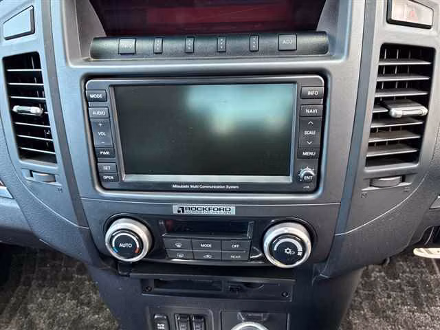 MITSUBISHI PAJERO