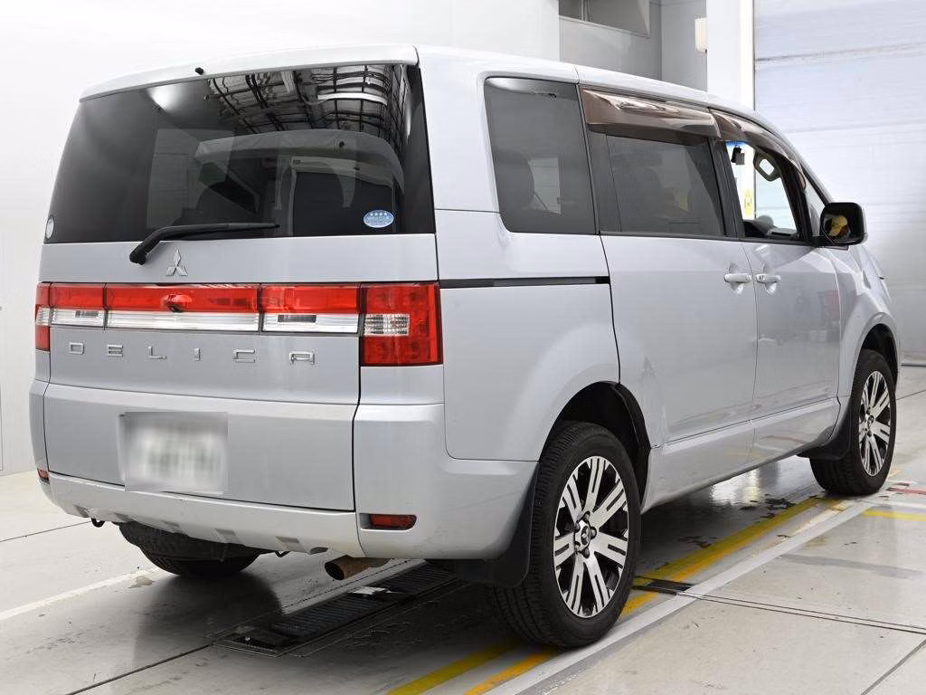 MITSUBISHI DELICA D:5