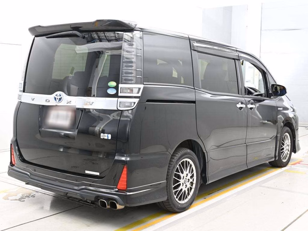TOYOTA VOXY