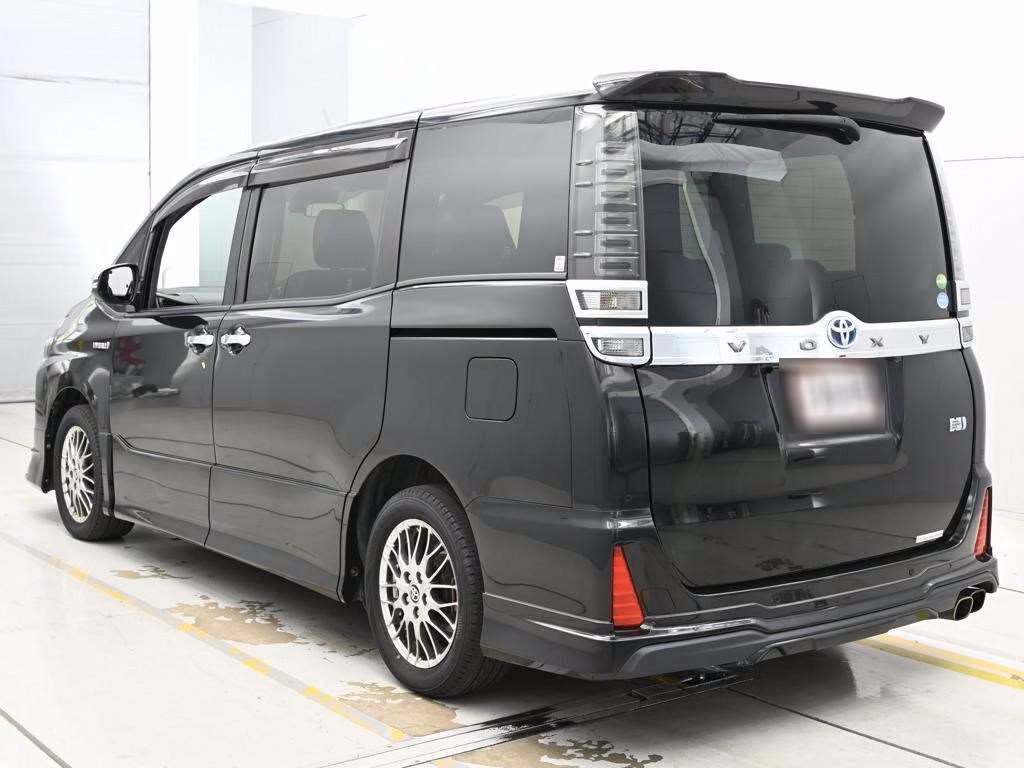 TOYOTA VOXY