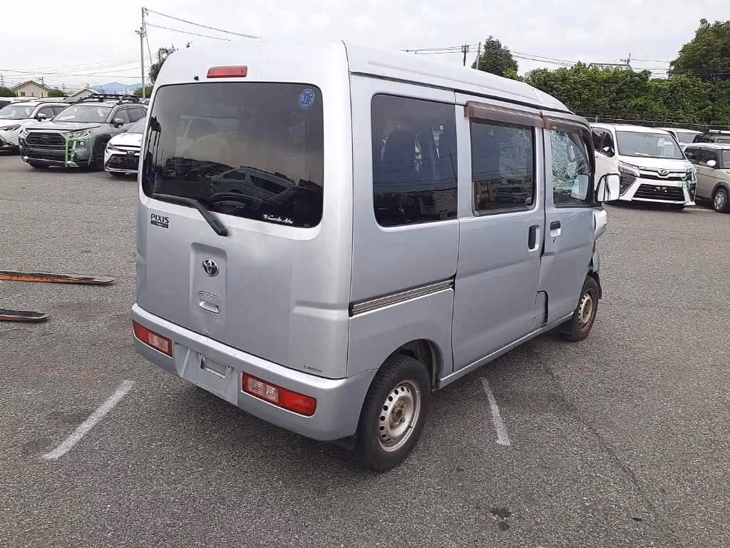 TOYOTA PIXIS VAN