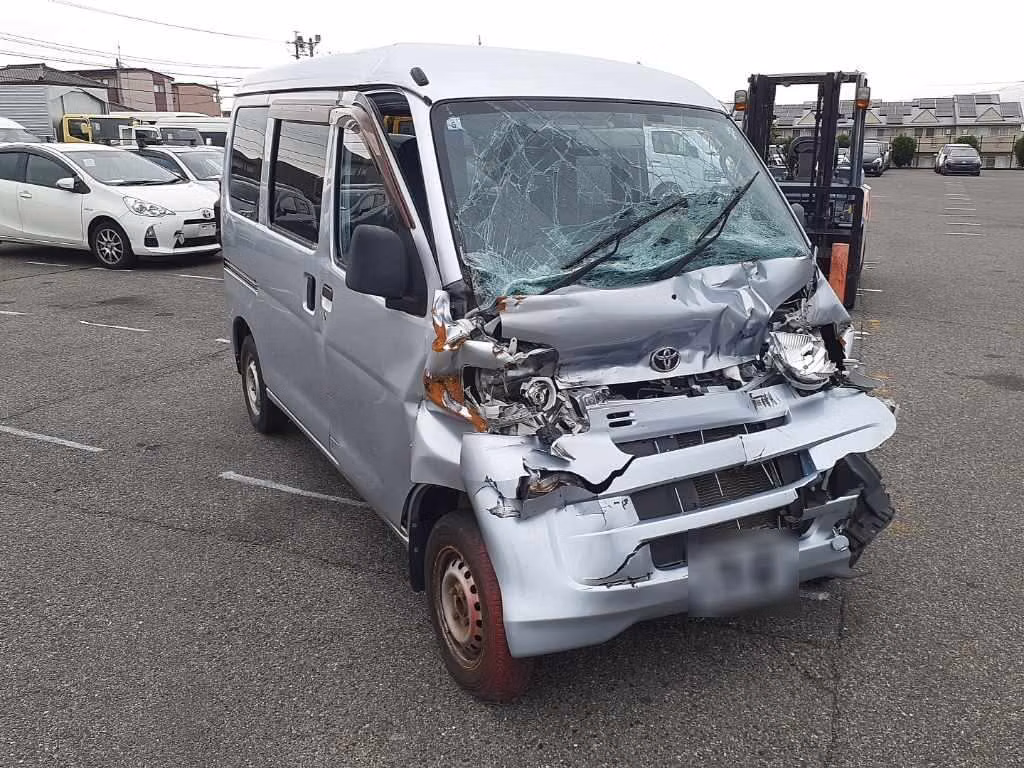 TOYOTA PIXIS VAN