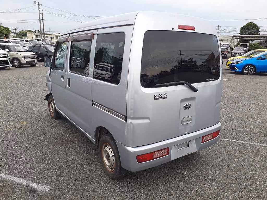 TOYOTA PIXIS VAN